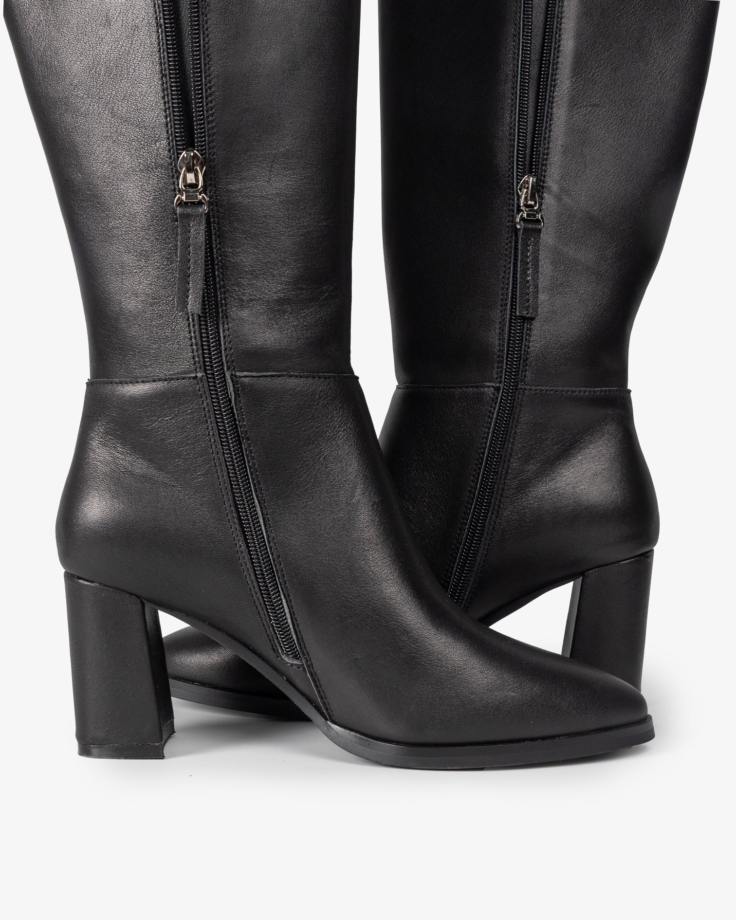 Bota Alta de Piel Negra Sinnara