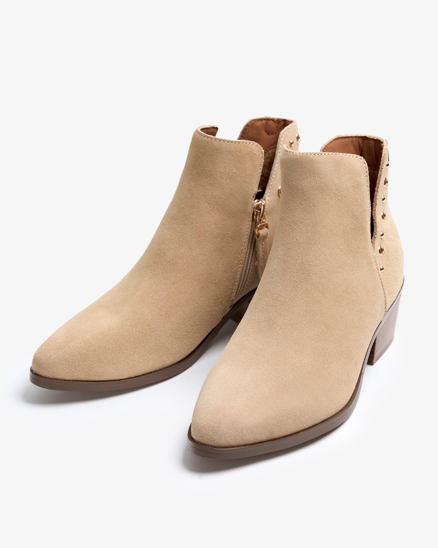 Botín de Serraje Beige con Tachuelas Arista