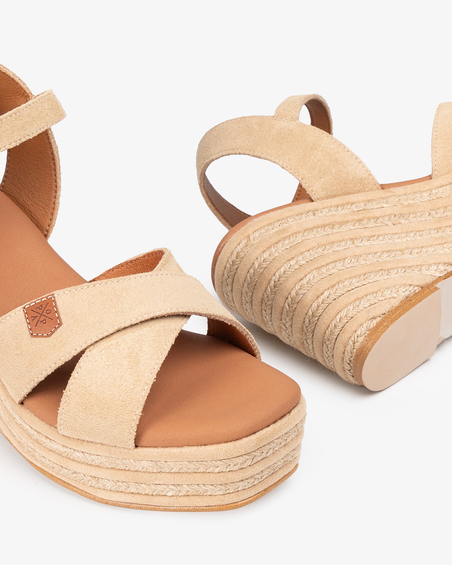 Cuña Alta Juicy Serraje Beige con hebilla 35