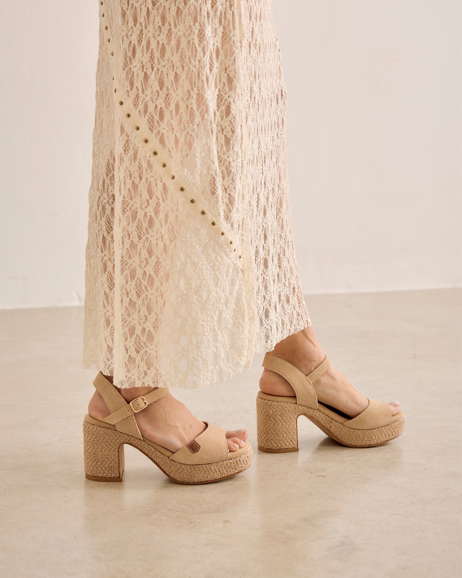 Sandalia Daira Serraje Beige