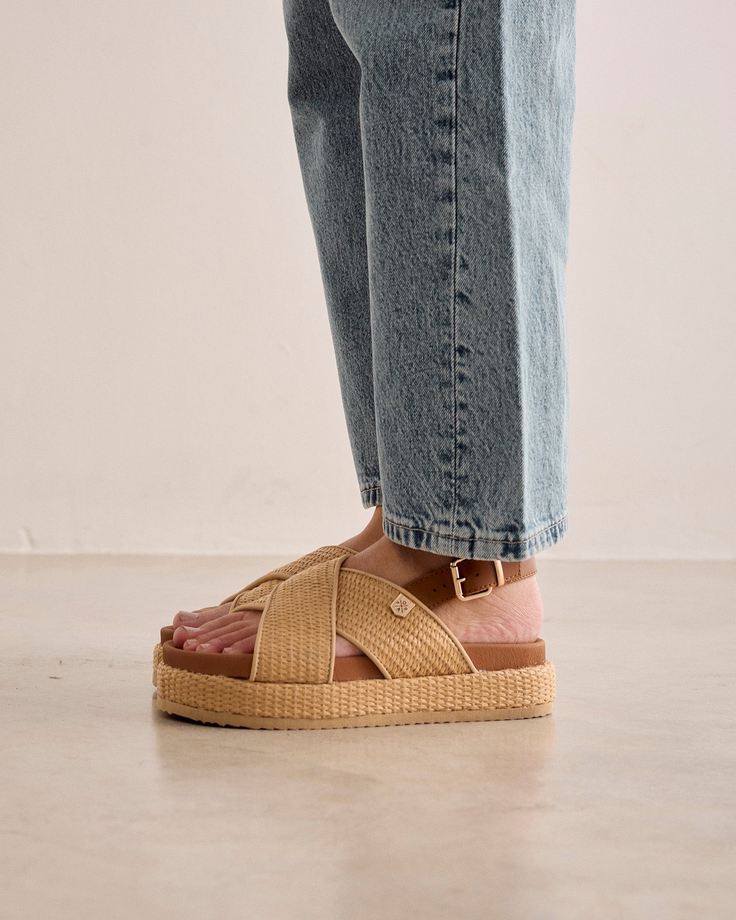 Sandalia Basset Beige