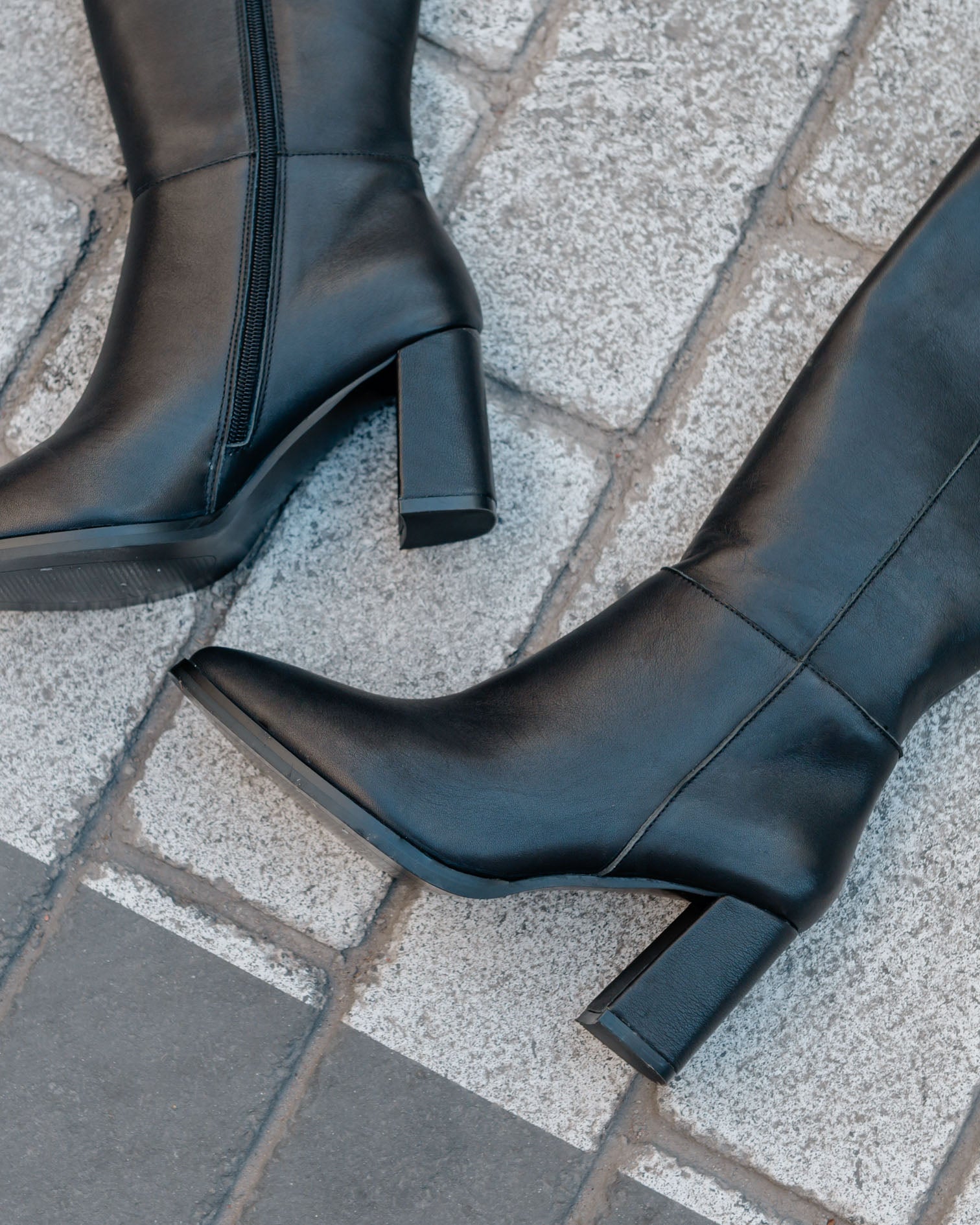 Bota Alta de Piel Negra Sinnara