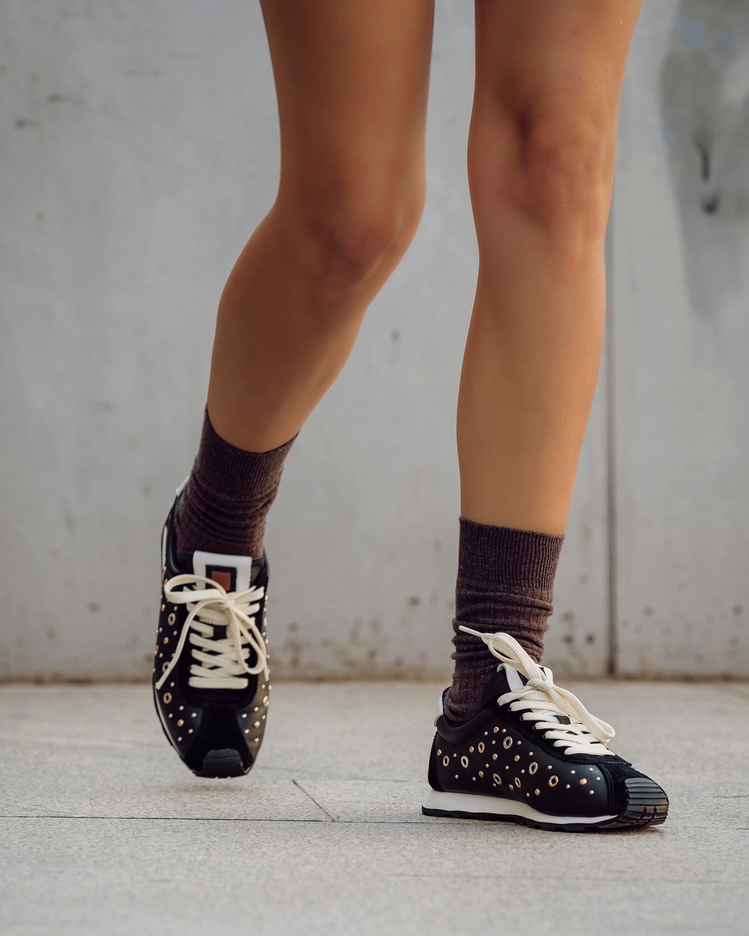 Zapatilla Inara Tachuelas Negro