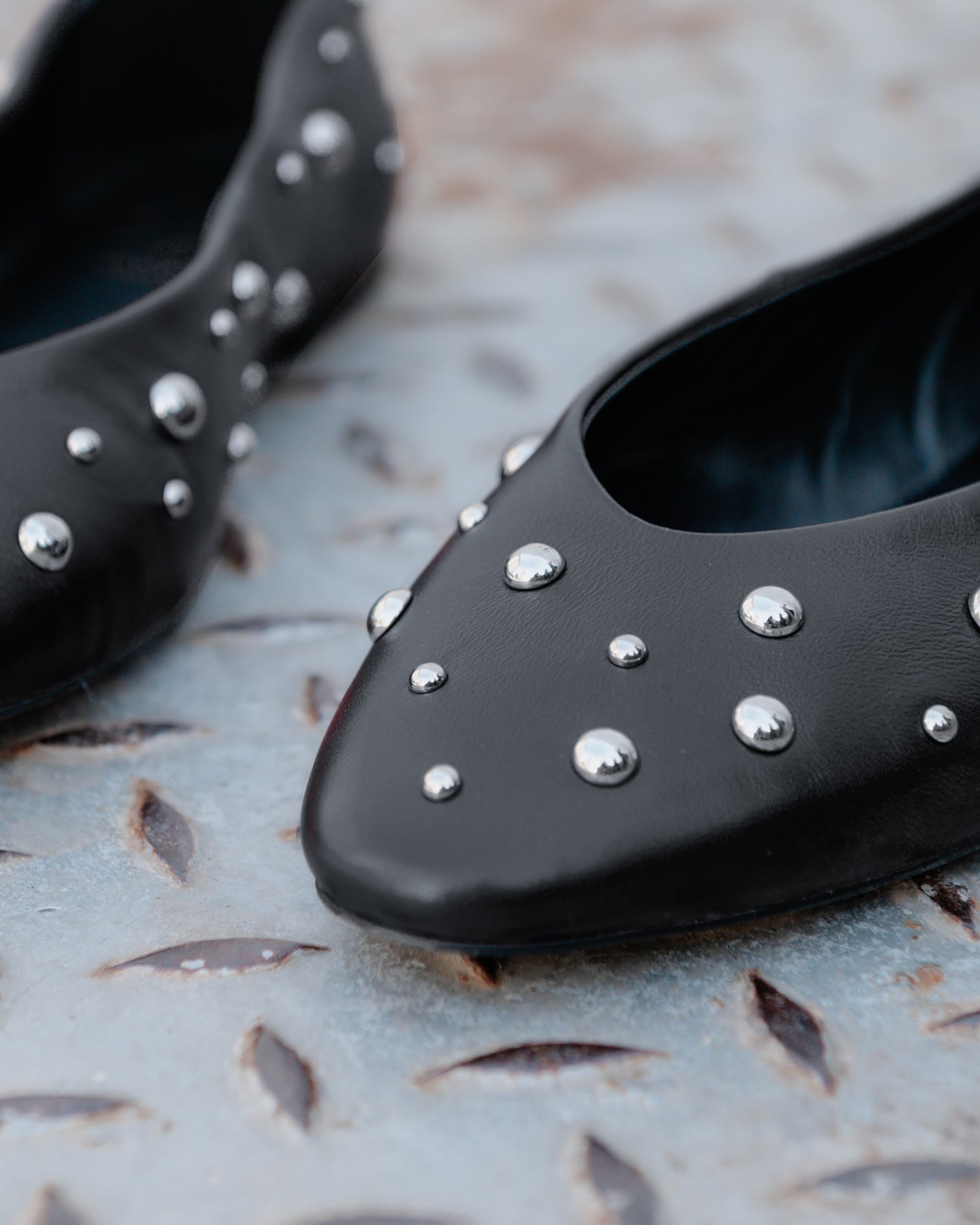 Bailarina de Piel Negra con Tachuelas Etoile
