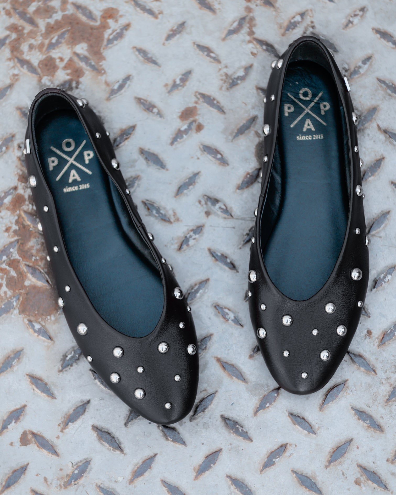 Bailarina de Piel Negra con Tachuelas Etoile
