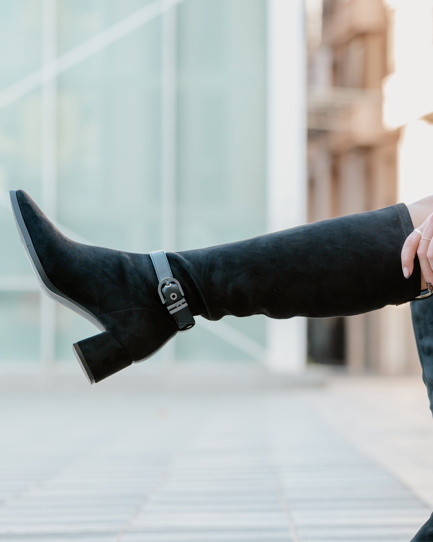 Bota Alta de Antelina Negra Flare